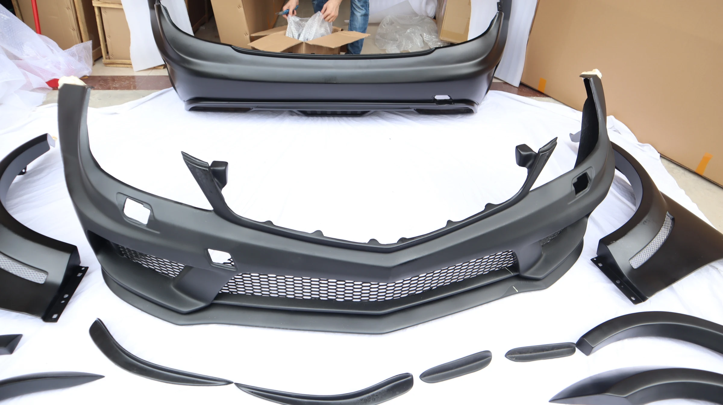 Fiberglass Front Rear Bumper Side Skirts Fenders Canard Hood Black Series Wide Body Kit for C-CLASS W204 C63 AMGcustom