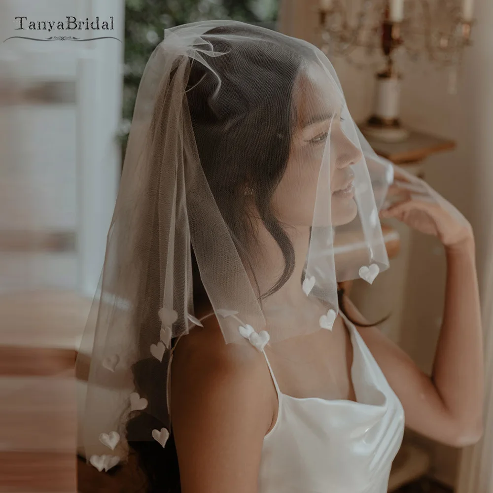 

Heart Trim Veil Short Wedding Veils With Comb Chic , Blusher Veils DV085