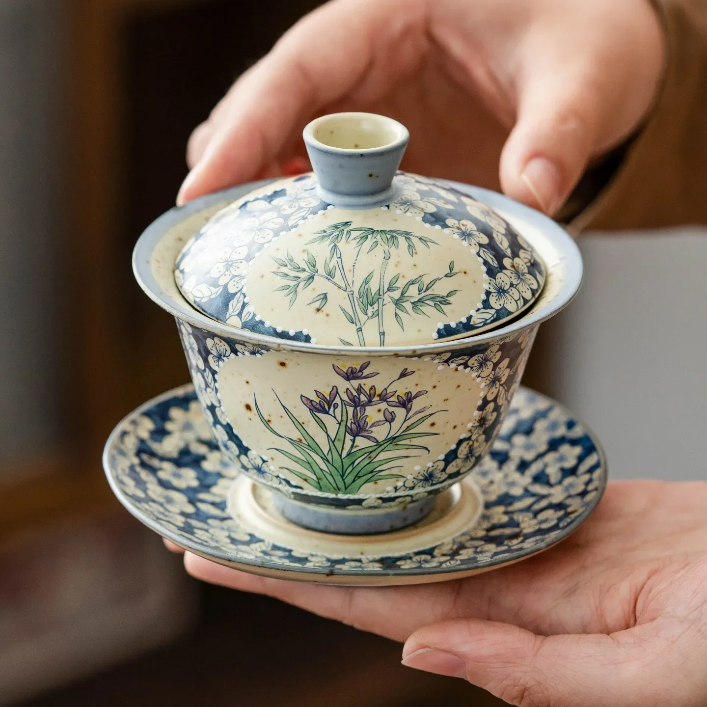 1PC Blue and White Flint Red Plum Orchid Bamboo Chrysanthemum Cover Bowl Teacup KungFu TeaSet High Valu Not Hot To Make Tea Bowl