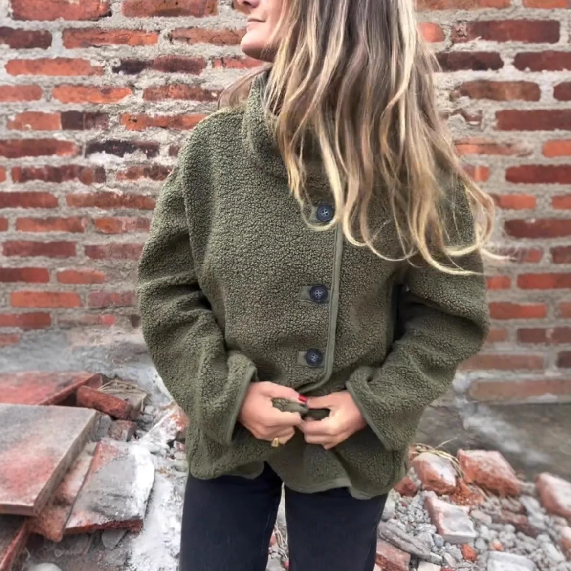 2025年秋冬新作 ボタンダウンファーコート ラペルボタンダウン ルーズウォームベルベットセーター