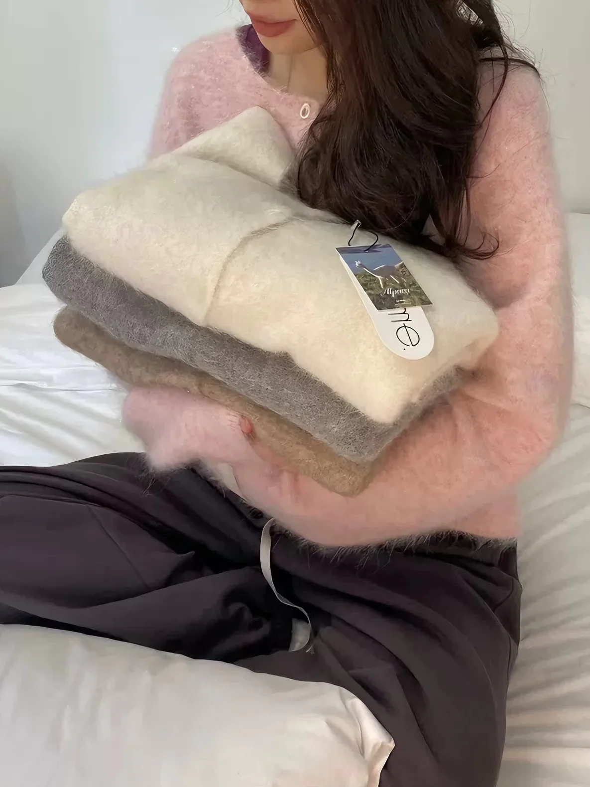 

Ультрамягкий вязаный кардиган из смесовой шерсти для женщин, свитер с круглым вырезом и одной пуговицей, удобный для повседневной носки, теплый зимний вариант