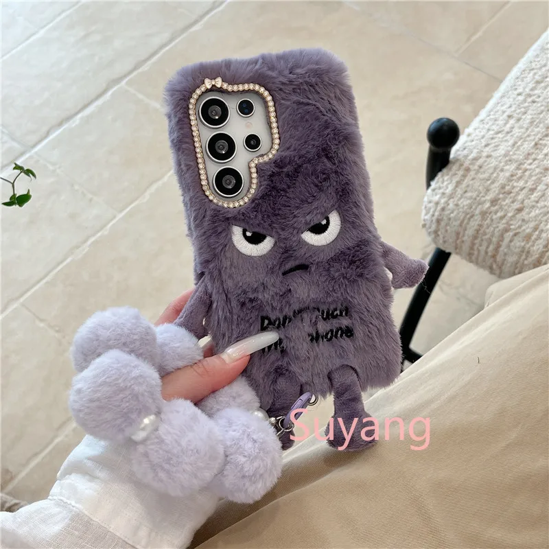 Etui na telefon z kreskówkowym złośliwym wyrazem twarzy, puszystym futerkiem i bransoletką z pomponem do Samsunga S26 Ultra S25 S24 S23 S22Plus S21 S20 FE — zdjęcie produktu 2