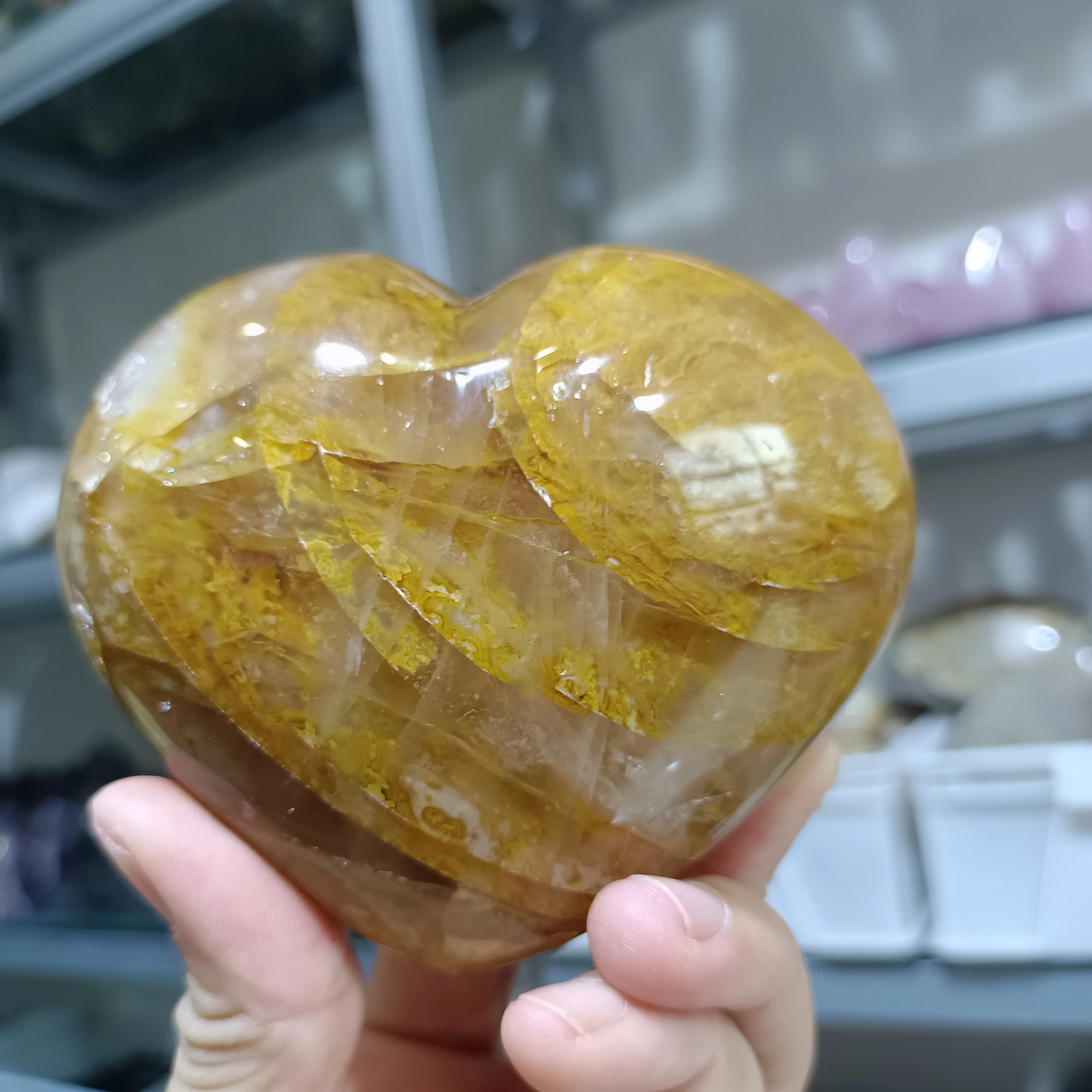 

Magical Natural Yellow Gum Flower Stone Carved Hearts Crystal Mineral Specimen Healing Gem Home Office Degaussing Decoration