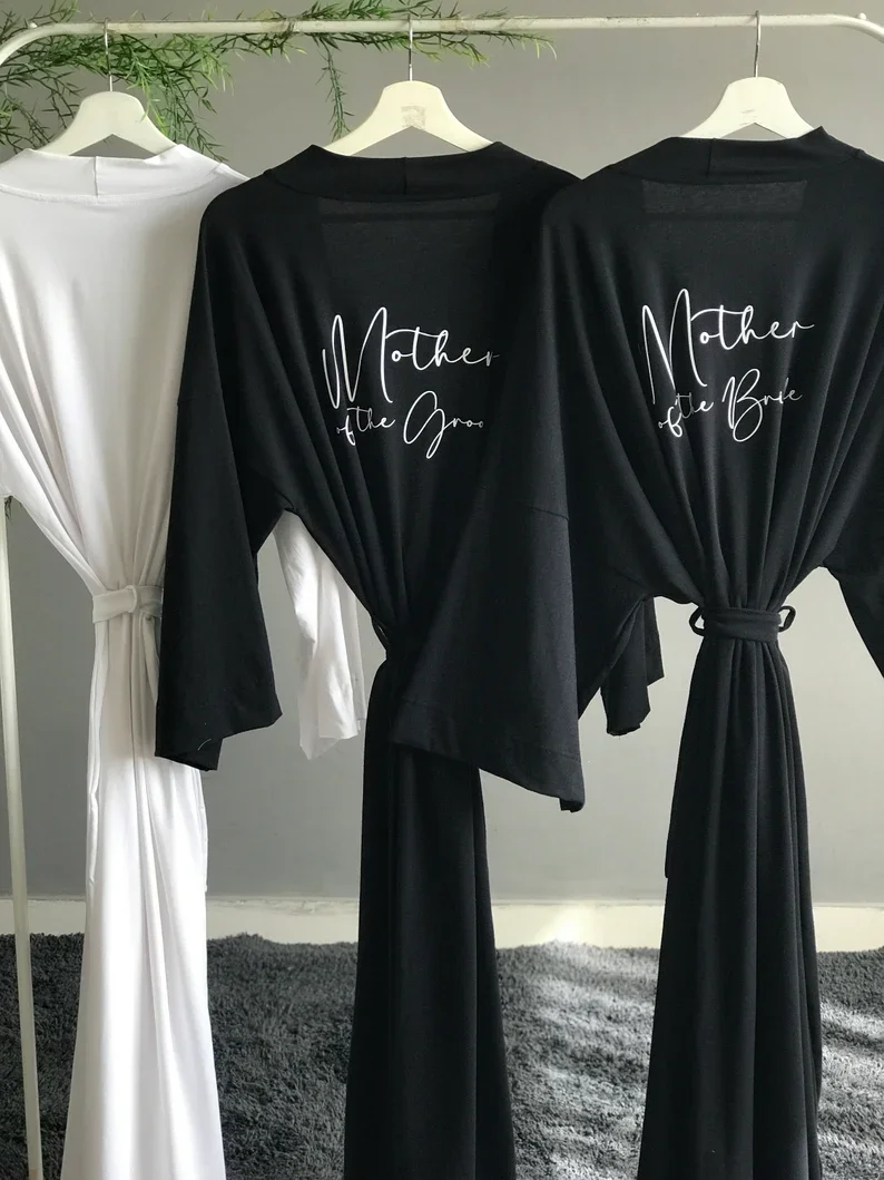 สีดําที่กําหนดเองซาตินงานแต่งงานเพื่อนเจ้าสาวยาวกิโมโน Dressing Gown ส่วนบุคคล Robes CUSTOM ชื่อเจ้าสาว Maid of Honor Robe