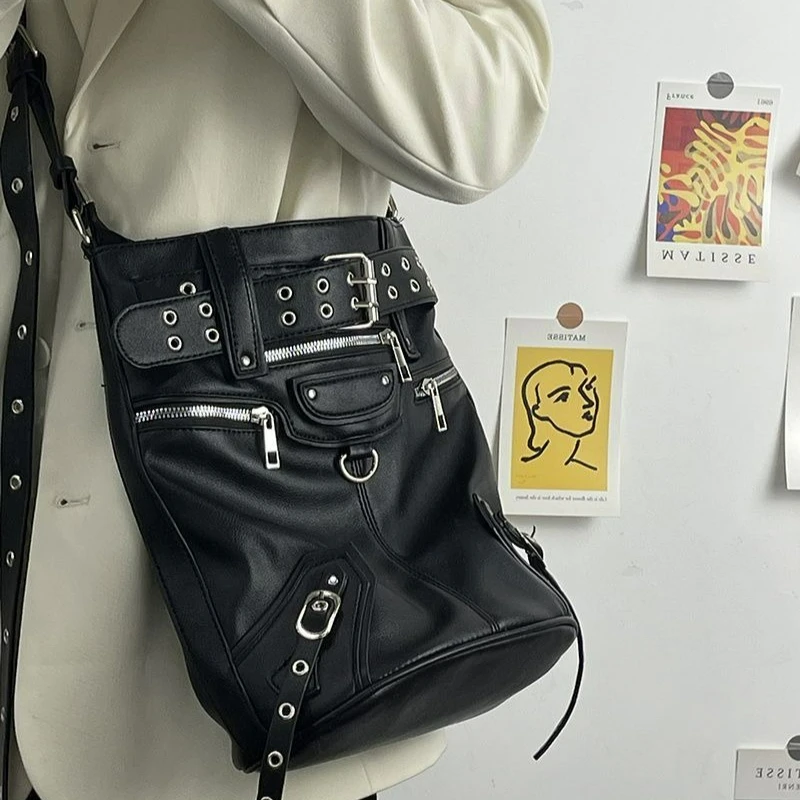

2026 Spring Punk Bag Rivet Locomotive American Oblique Span Large Capacity Fashion Niche Design Sense Personalized Women's Bag