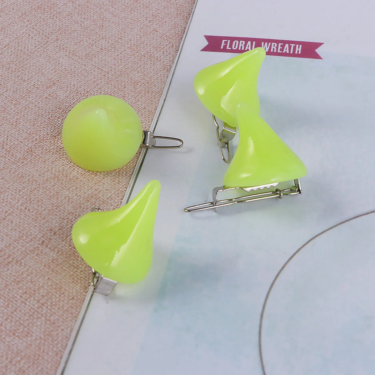 4 قطع من مشابك شعر قرن الشيطان، أغطية رأس لحفلات الهالوين، نسيج معدني متين، تفاصيل رائعة، إكسسوار للمهرجانات للأطفال