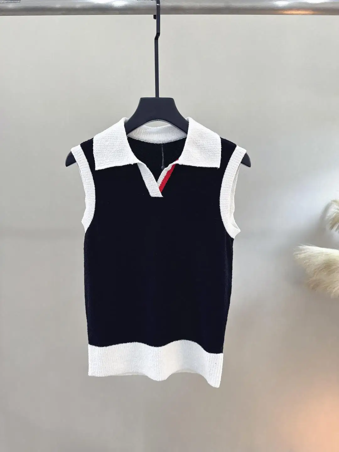 New Summer Women Golf Sleeveless Tank Tops Fashion V Neck T Shirt Quick Dry Breathable Comfort Slim Fit Athletic Sports Vest view 4