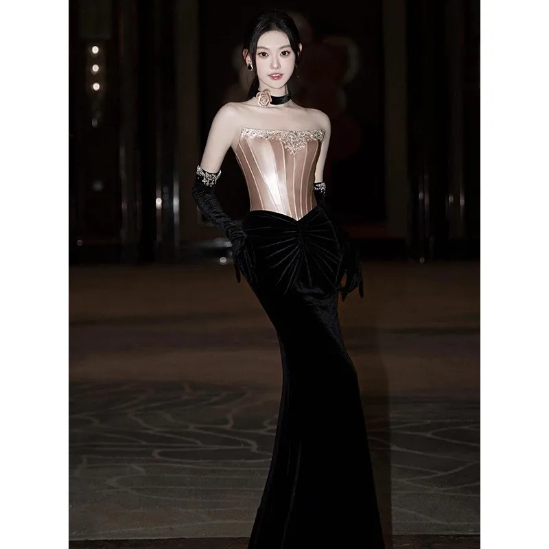 A new style of morning dress black cocktail with small tail for the host