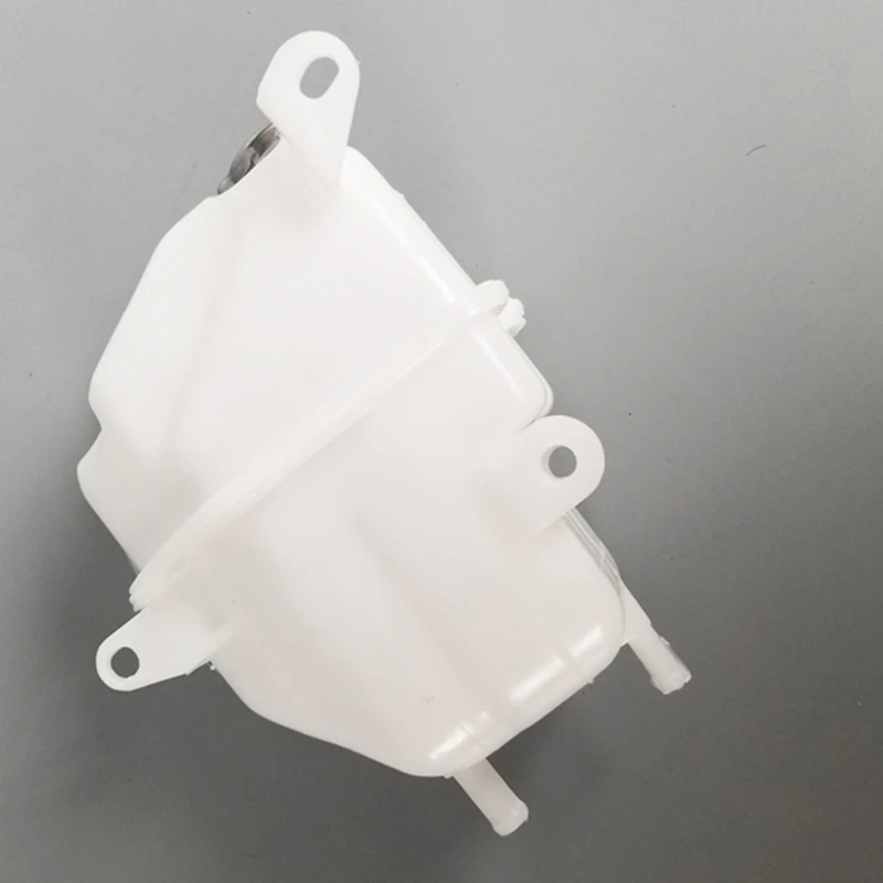 MB924891 Car Engine Radiator Coolant Expansion Tank For-Mitsubishi L 400 Space Gear 1994-2005 With Cap Replacement