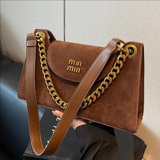 حقيبة يد كلاسيكية بتصميم حروف حقيبة كتف مع سلسلة عقلية حقيبة مربعة للنساء من جلد الغزال حقيبة إزالة الأعشاب الضارة للشتاء