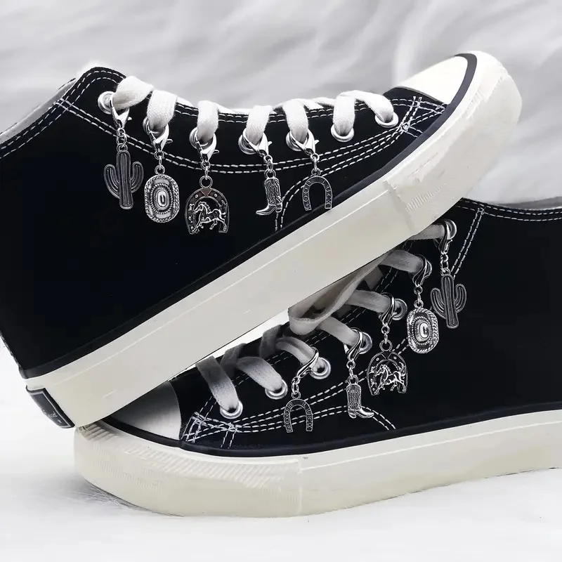 10-teiliges Charms-Set mit Karabinerverschluss im westlichen Stil – Kaktus-, Hufeisen-, Cowboyhut-, Westernstiefel- und Pferdeschuh-Schnallenklammern für Heimwerker