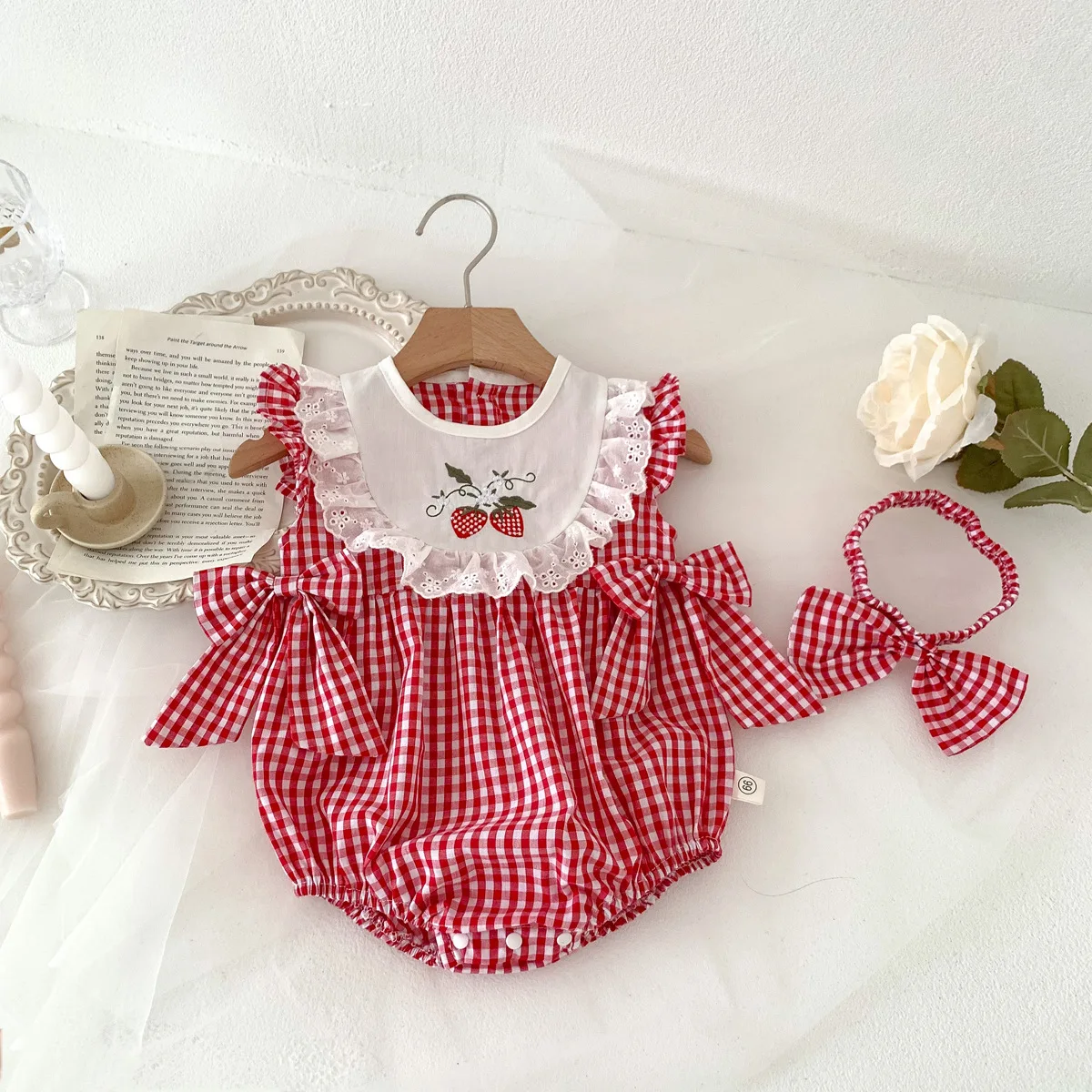 Baby Girls Red Plaid Morango Bordado Romper + Fita De Cabeça Conjunto Para Fato De Menino De Verão Recém-Nascido