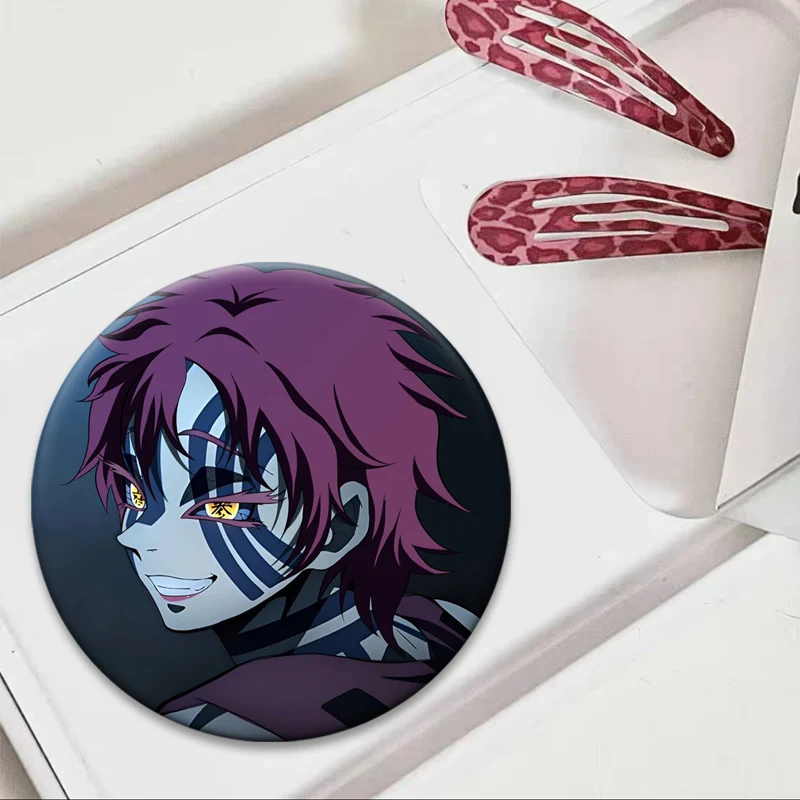 Insignia de demonio de Anime Akaza, alfileres hechos a mano exquisitos de dibujos animados, broches de diseño a presión de 32/44/58mm para mochila, accesorios de regalo para ropa