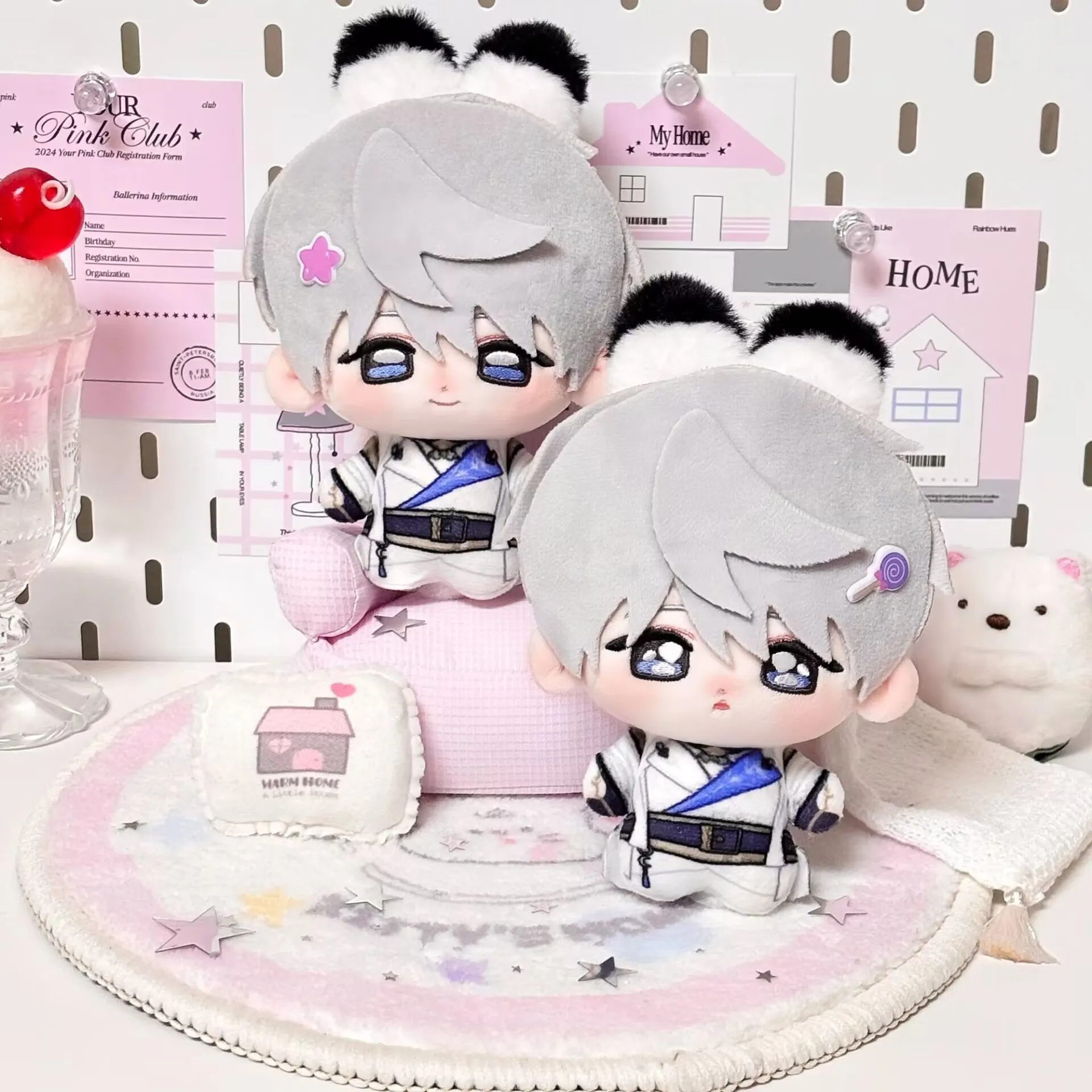 Oryginalna, autentyczna lalka bawełniana o wysokości 10 cm, wykonana przez fanów, z serii "Miłość i Głęboki Kosmos", jest bestsellerem.