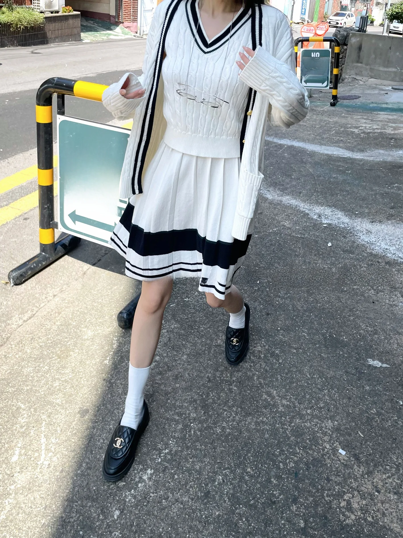 

Maste British College Style Knitted Sweater Vest Cardigan Skirt Three-Piece Set Autumn 2023 Fashion Ladies' Ensemble