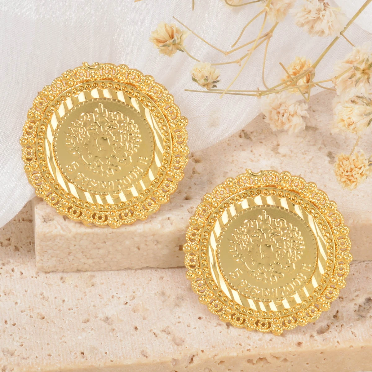 

Vintage Gold Plated Earrings for Women Luxury Retro Baroque Dangle Drop Earrings Royal Party Wedding Elegant Jewelry Gift