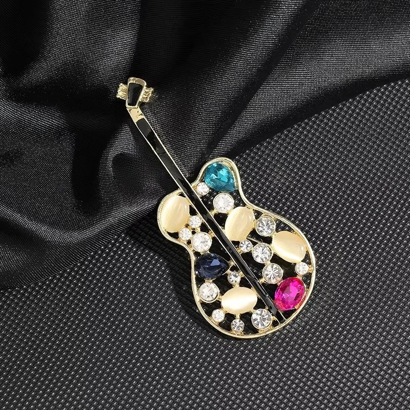 Женская-Мужская-брошь-в-виде-гитары-с-кристаллами