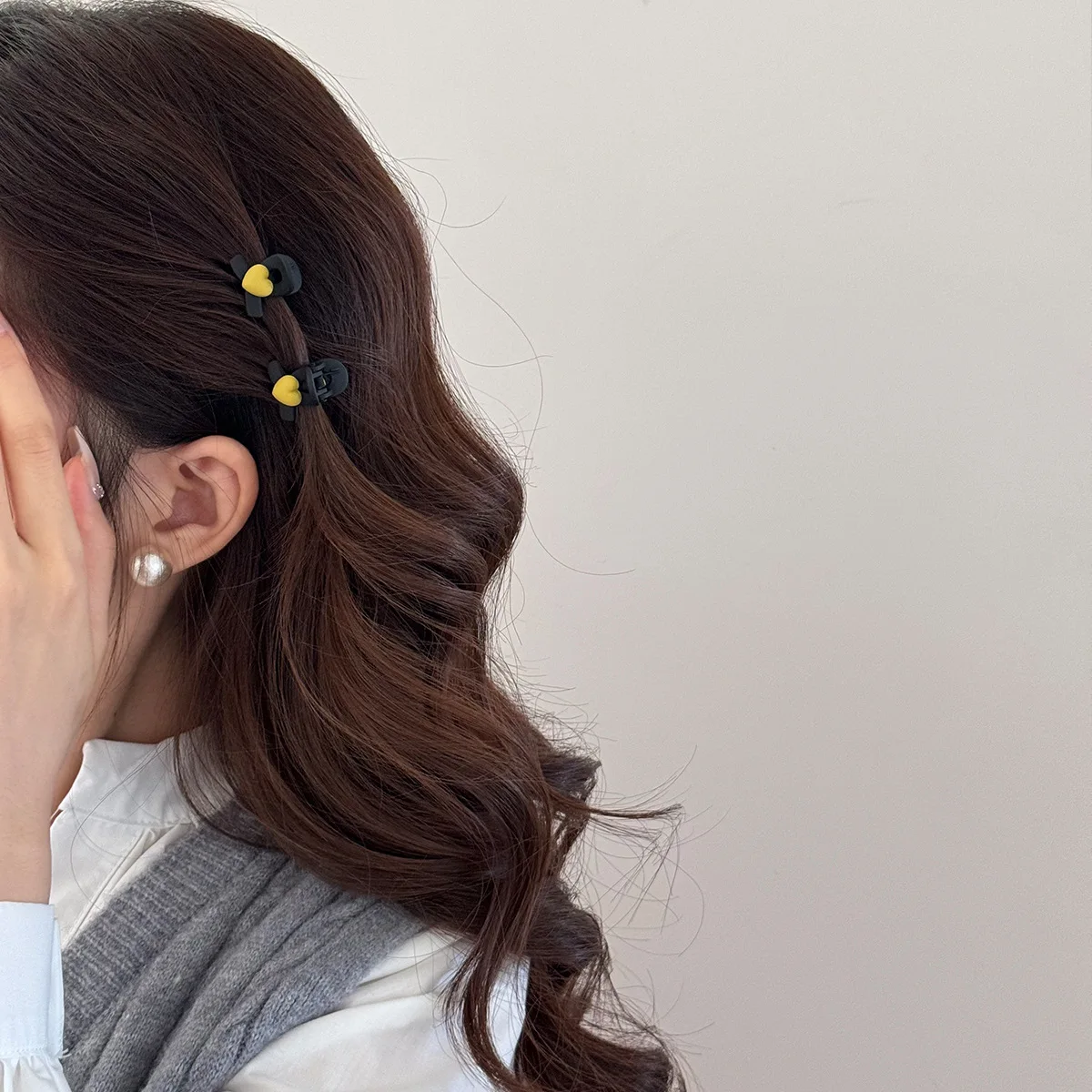 

Korean Frosted Velvet Love Heart Hair Claw Candy Color Girls Princess Hair Grab Colorful Mini Sweet Bangs Forehead Hair Clip New