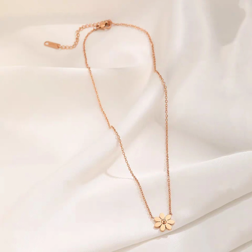 

Spring Daisy Necklace Women'S Delicate Flower Charm Pendant Titanium Steel Jewelry Gift For Birthday Valentine Graduation