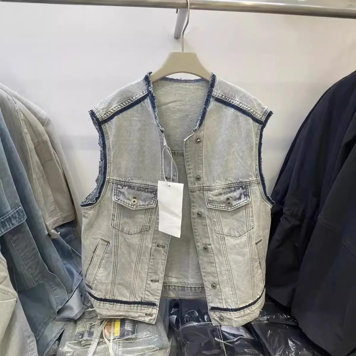 

Fall Winter Large Size Denim Vest Men's Faion Patchwork Color round Ne Vintage Versatile Jaet Loose Fit Polyester Fiber