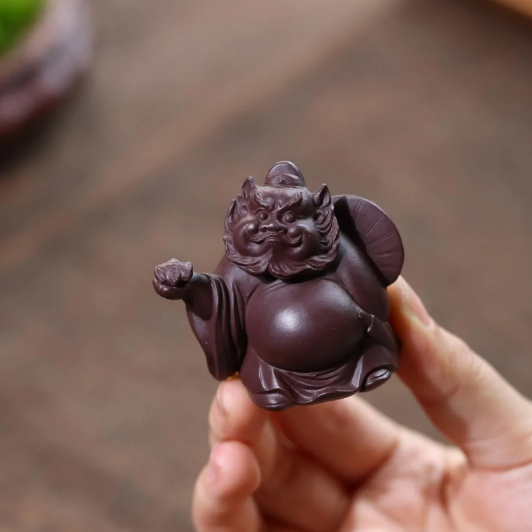 figurine-de-the-en-argile-violette-little-zhongkui-fabriquee-a-la-main-par-l'artiste-renomme-liu-fengjun-article-de-qualite-superieure-qui-peut-etre-nourri-et-qui-procure-du-bien-etre