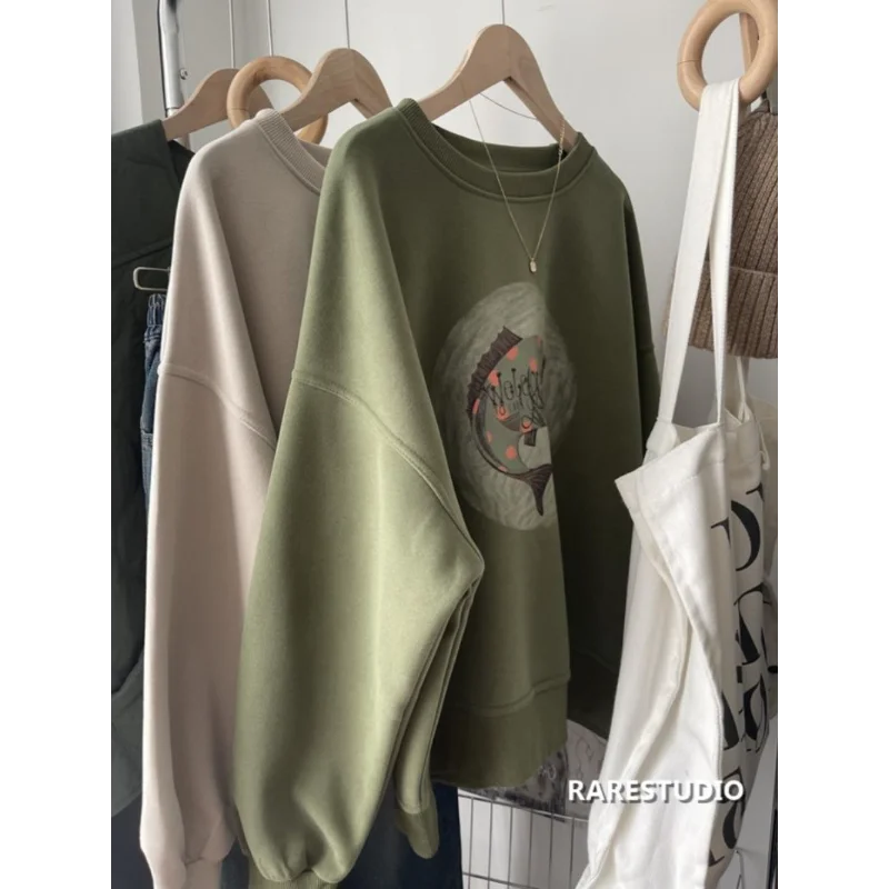 

Забавный дизайн с иллюстрацией большой рыбы, повседневный универсальный свободный свитшот в западном стиле для женщин на весну и осень