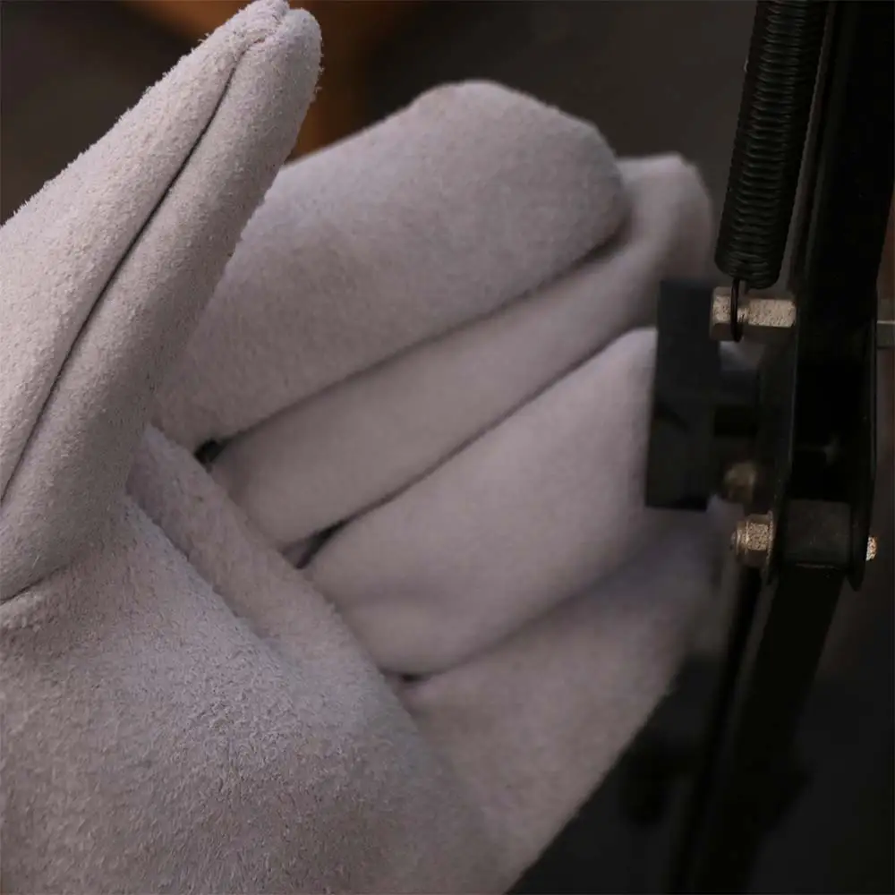 1 Pair Wear-Resistant Welding Gloves Heat Resistant Cut Resistant Leather Gloves Thorn Proof Heavy Duty Work Gloves
