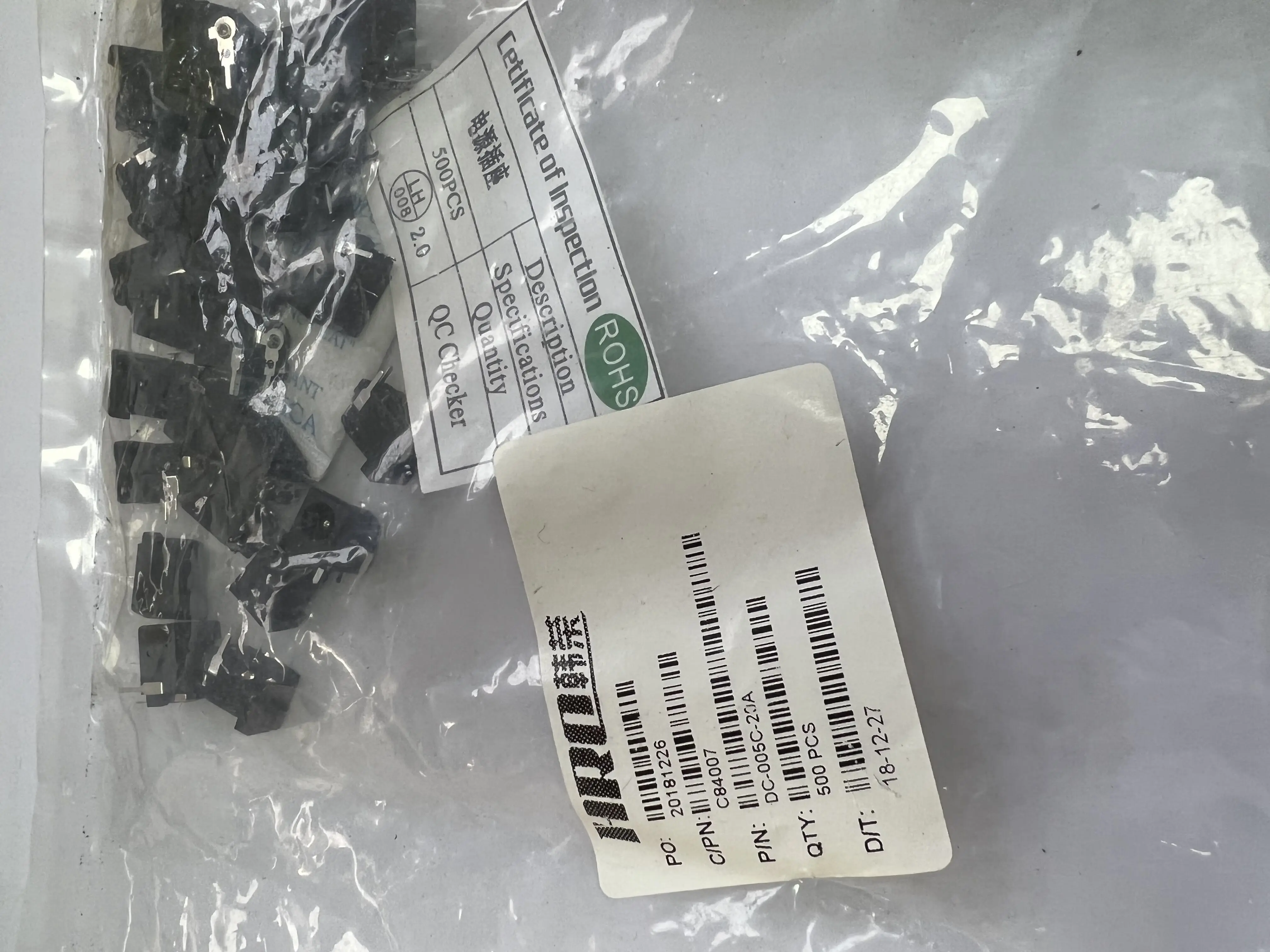 (Condensadores electrolíticos de aluminio-SMD) RVT1C470M0605