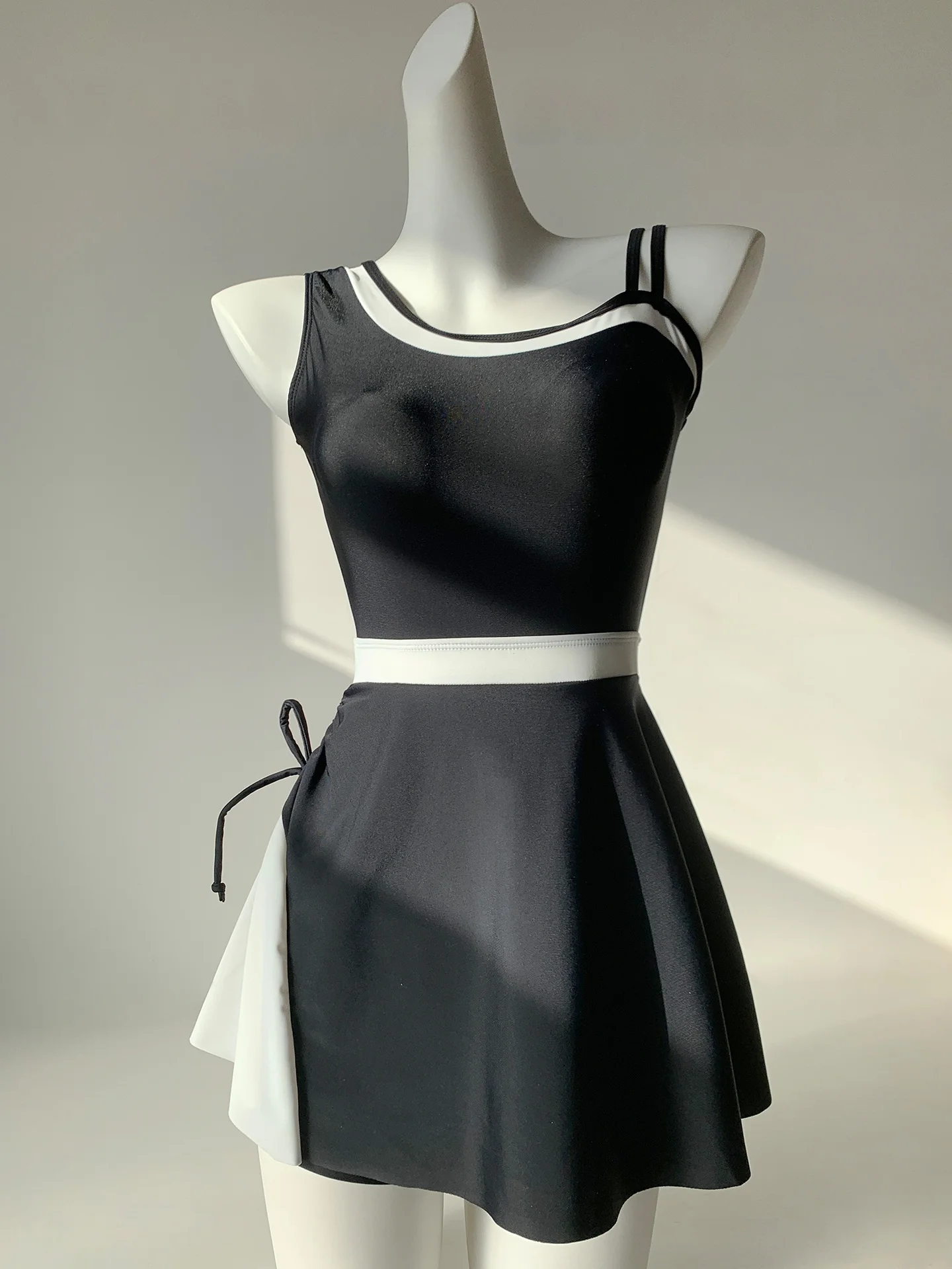 

Ele mat One-Piece Swimsuit Women's Thermal Bath Slimming Skirt Design Anti-Chlorine Polyester Spandex Swimwear