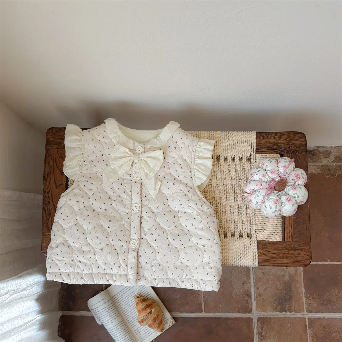 

2025 Winter Infant Baby Girl Vest Thick Warm Sleeveless Toddler Kid Girl Waistcoat Flowered Pattern Butter Bow Newborn Girl Vest