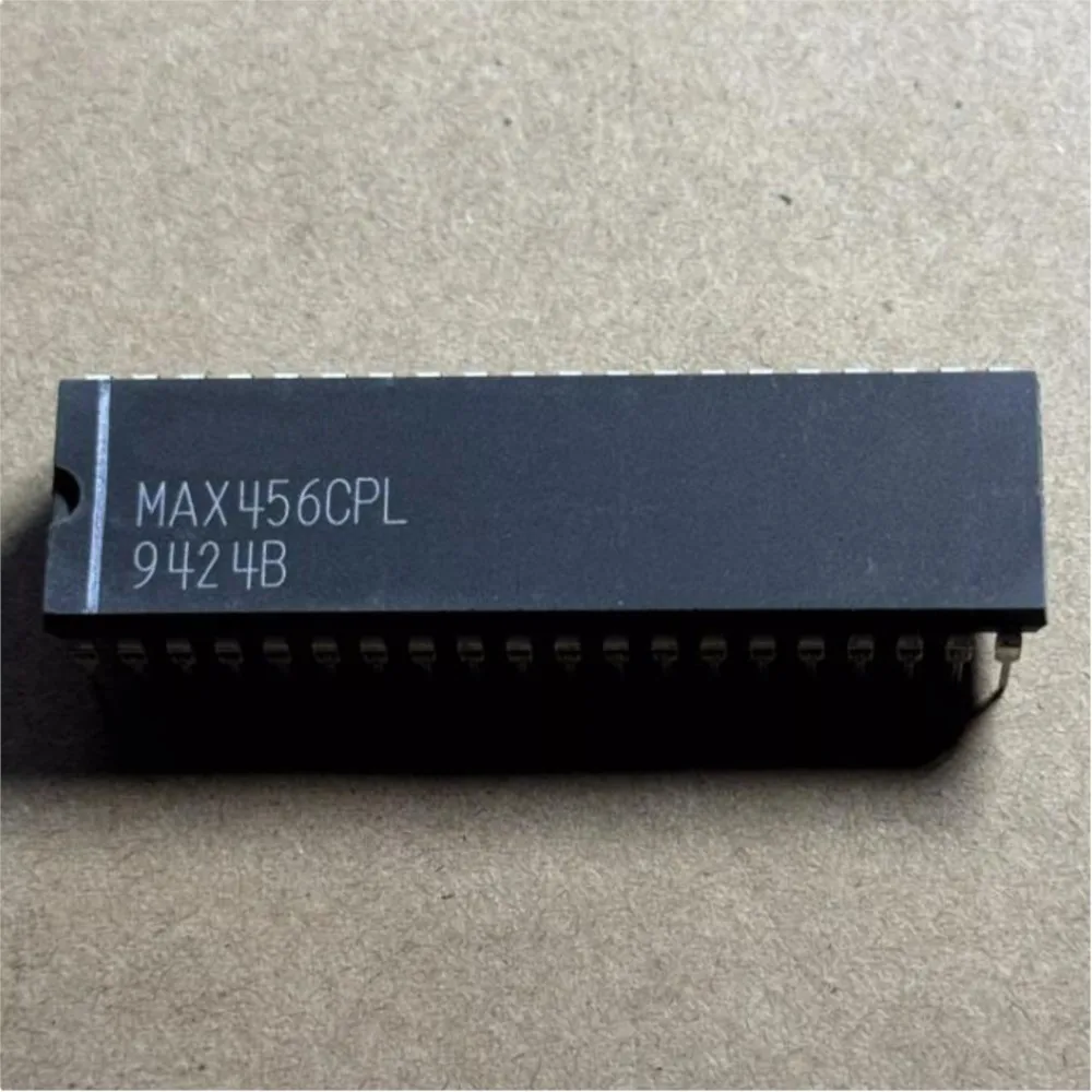 MAX456CPL    MAX456    DIP40    (Product quantity: 5 pieces)