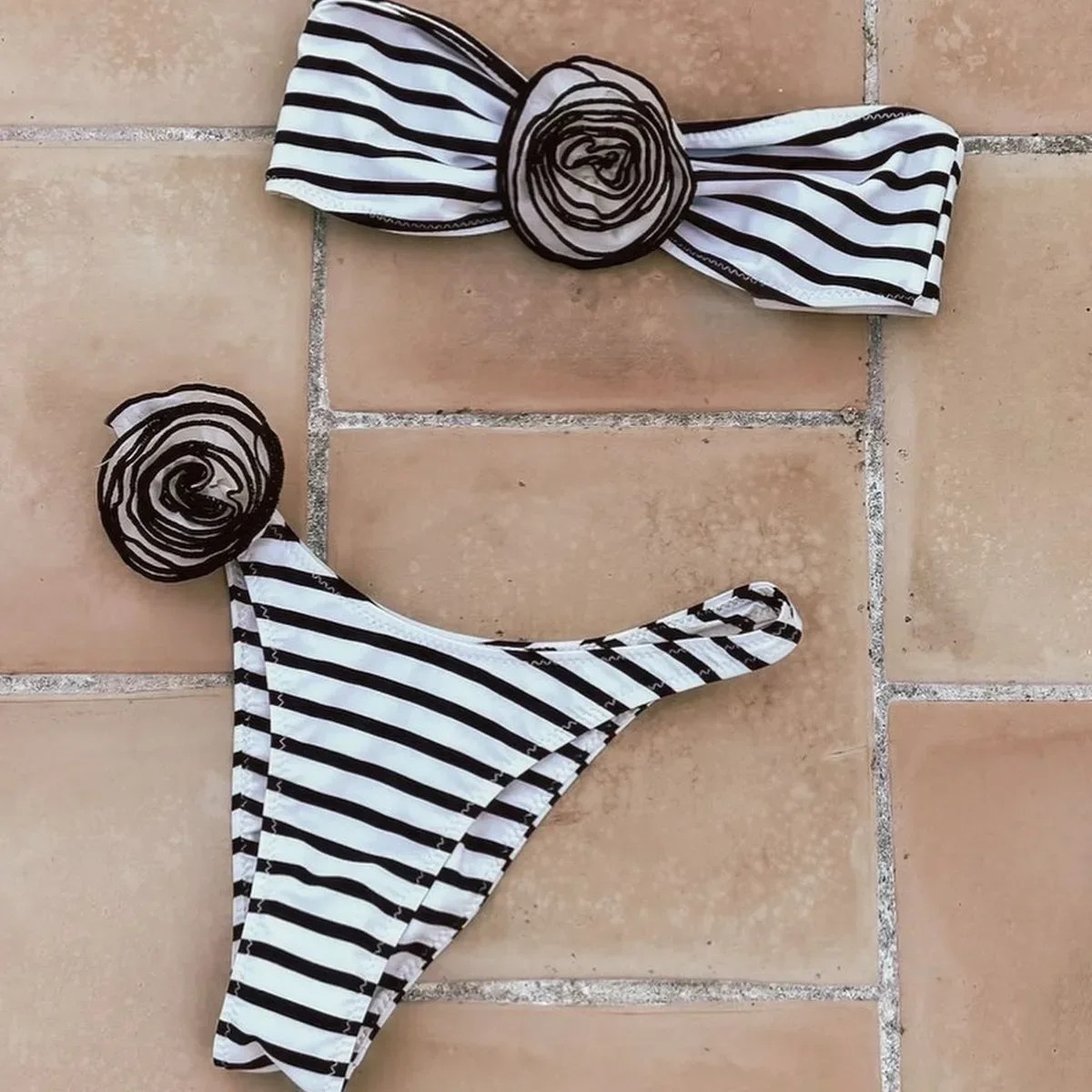

New Bikinis Set Sexy Tube Top Three-dimensional Flower Split Women's Swimsuit
