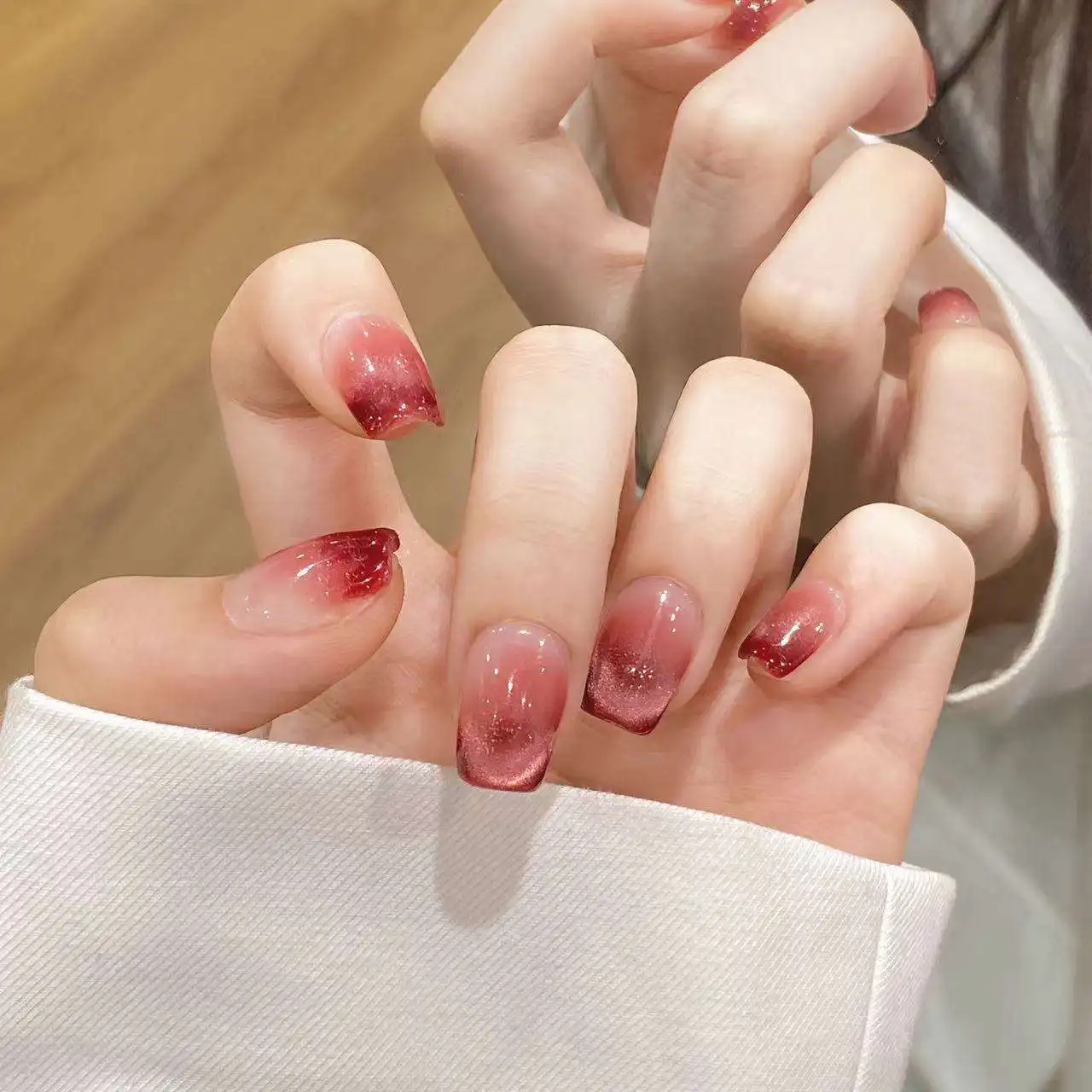 10pcs Pure Hand Pressed Short Coffin Nail Art,Beautiful Fake Nails,Sparkling Ruby Cat's Eye,Elegant And Charming,Idea For Women