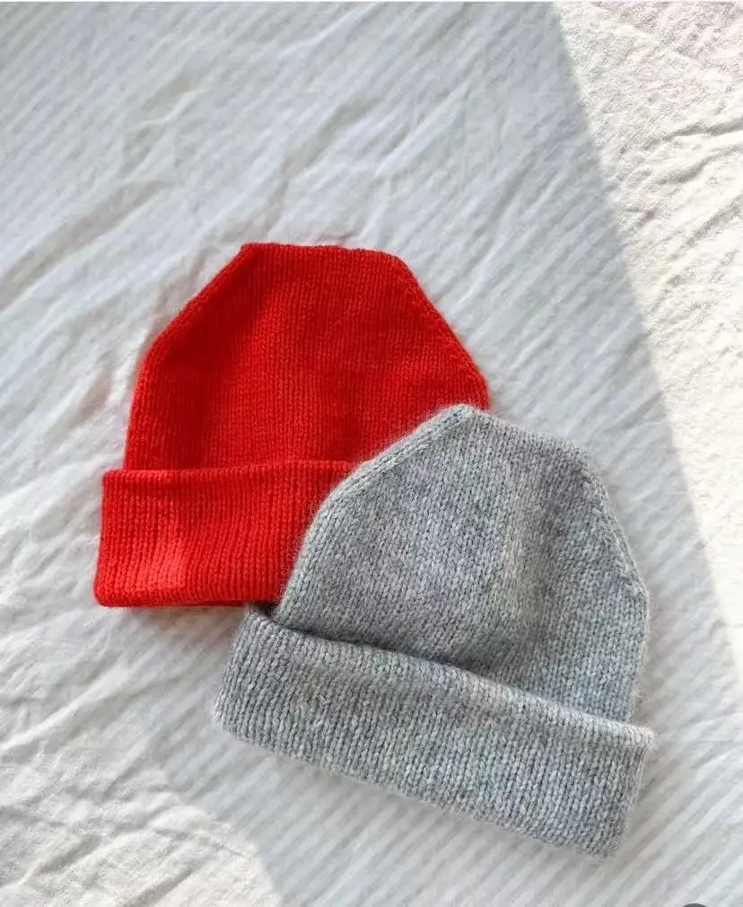 Big head circumference highlights face, small autumn and winter loose warm ear protection, solid color knitted hat, cold hat