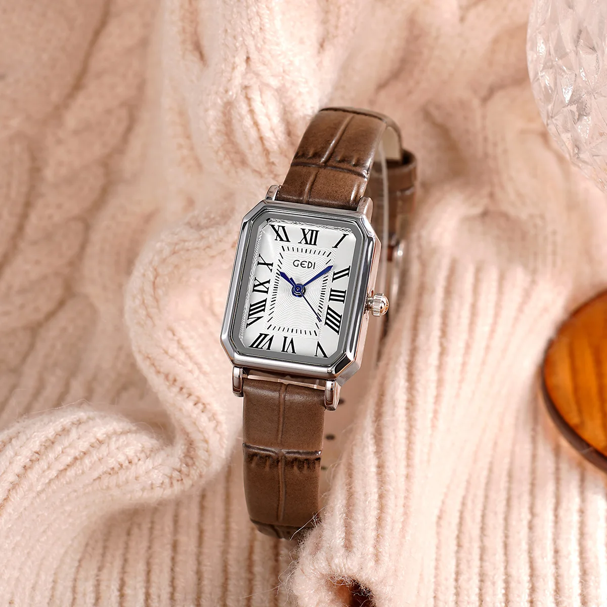 Classic Fashion Retro Simple Senior Student Leather Watch Ladies Versatile Watch