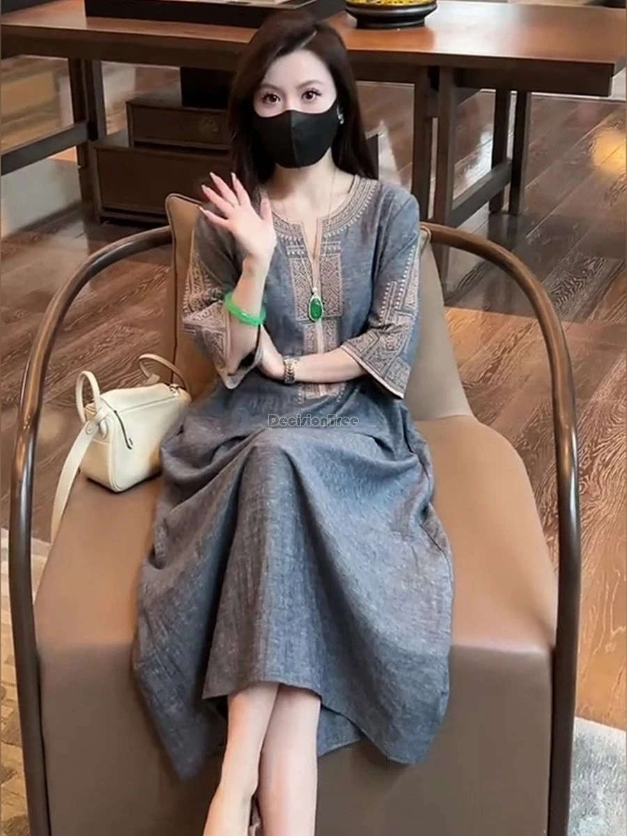 2026 new chinese improved retro style embroidered v-neck qipao dress for women summer new design loose and casual long cheongsam