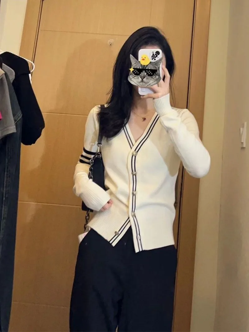 Kardigan Rajut Dasar Pakaian Musim Gugur Korea Atasan Wanita Putih Pakaian Musim Gugur Hitam Lengan Panjang Rajutan Slim Fit Mantel Sederhana Wanita