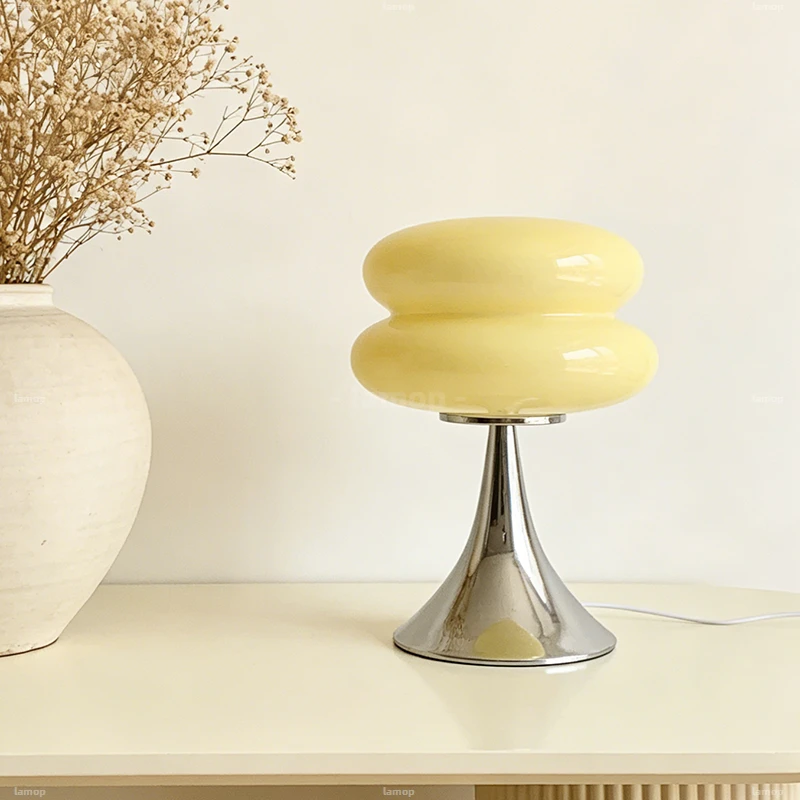 Nordic cream style bedside ambient night light retro design creative girly ins vintage decorative table lamp