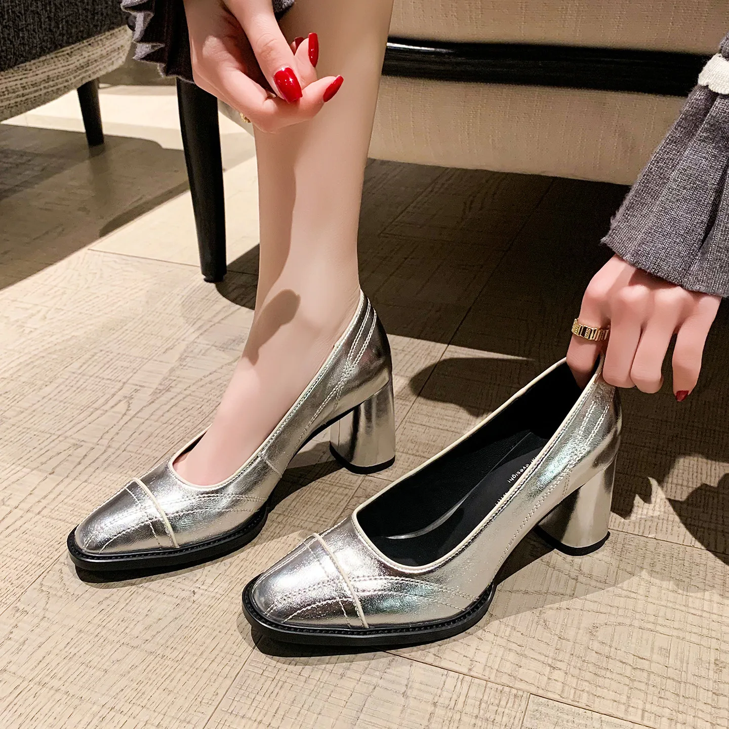 Spring silver sheepskin embroidered high heels~ round head, light mouth, one pedal, thick high heels, single shoes, large size