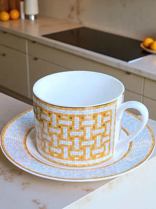 Elegant European Style Bone China Coffee Cup Set for Afternoon Tea And Red Tea Home Use High Value Ceramic Cup with Spoon