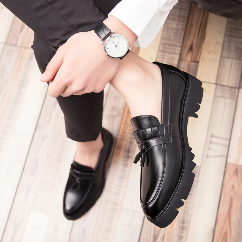 Classic Black Men's Comfortable Thick Soled Tassel Casual Small Leather Shoes High Quality Breathable Pointed Anti Slip Loafers