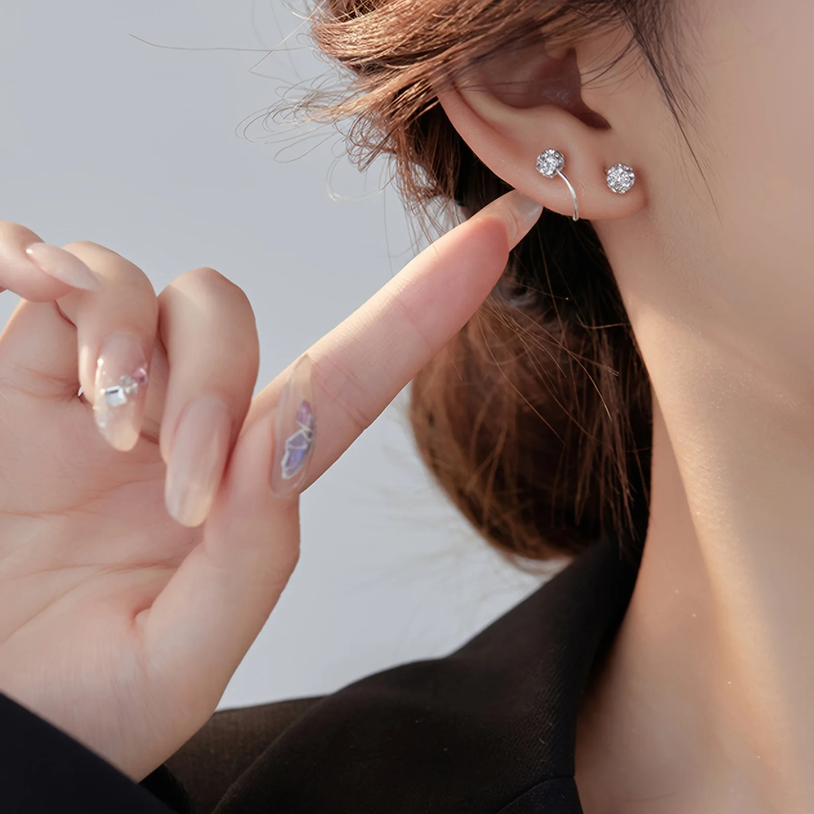 Fashionable and luxurious spherical earrings for women, with screw style S-shaped earrings, suitable for daily wear by women