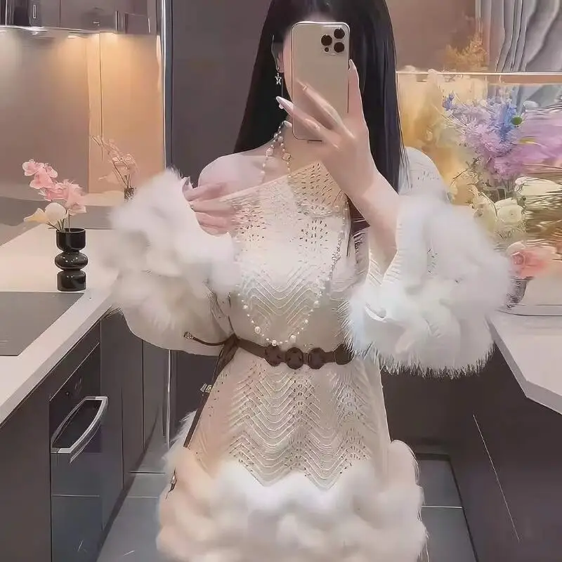 2026 Herfst Winter Nieuwe Koreaanse Vrouwen Schuine Schouder Stijl Westerse Gebreide Trui Mode Zachte Stijl Pluche Manchet Jurk Trui