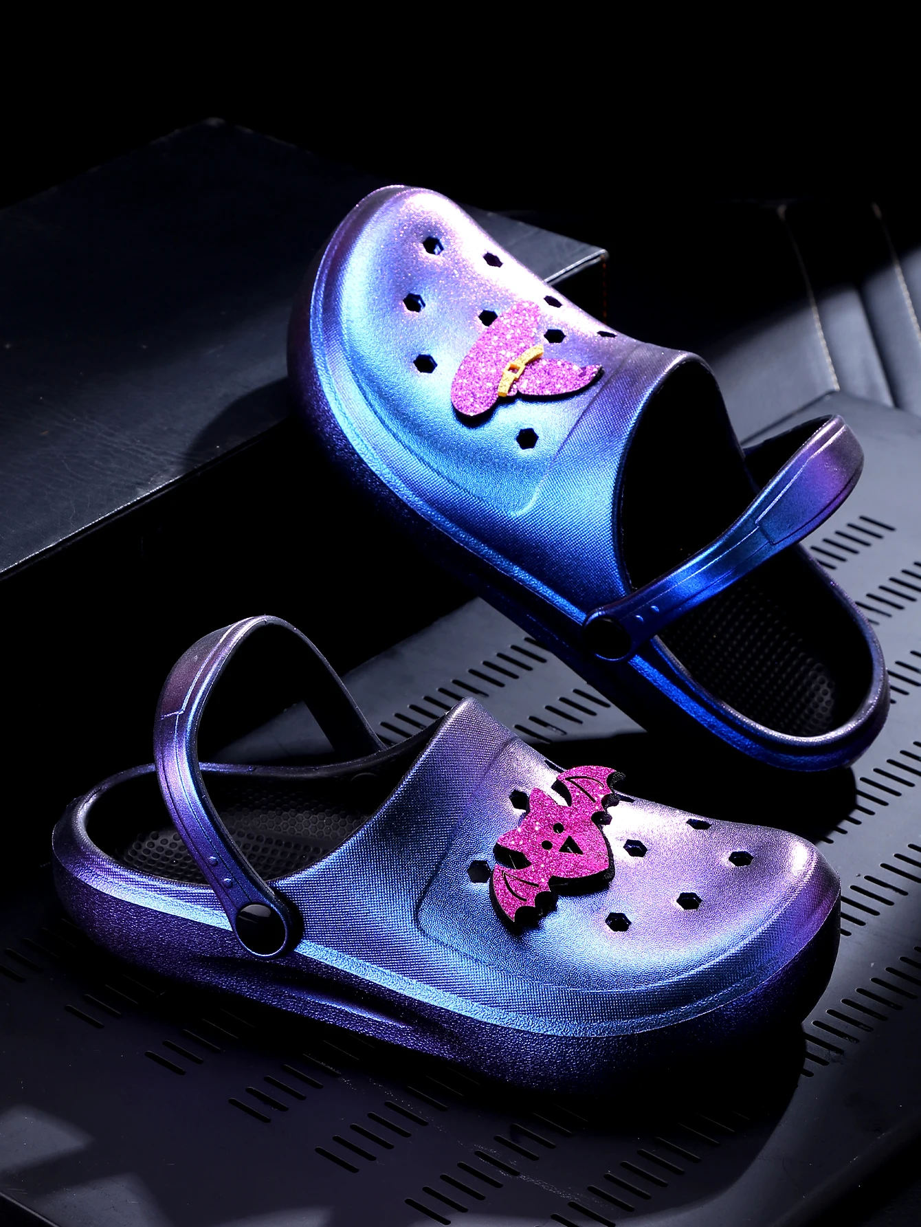 Goldene Casual Clogs und Pantoletten, Leichte EVA-Gartenschuhe, Rutschfeste Sandalen, Atmungsaktive Slip-On Schuhe für Drinnen und Draußen 666 – Detail 9