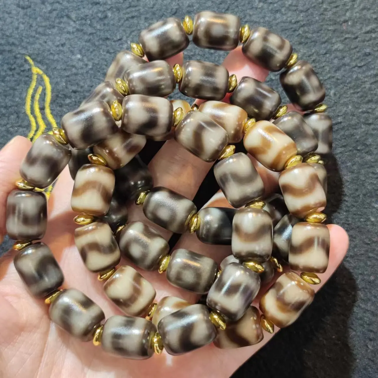 

1pcs/lot natural/tiger tooth altar city pattern/old agate dzi bracelet Yellow teeth Weathering lines Ethnography jewelry rare