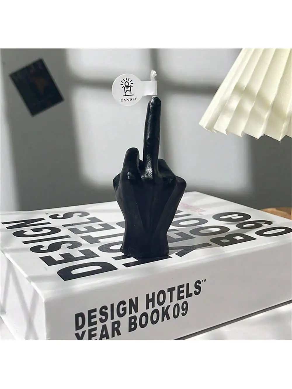 Nordic style vertical middle finger shaped candle creative, funny, contemptuous, aromatherapy candle