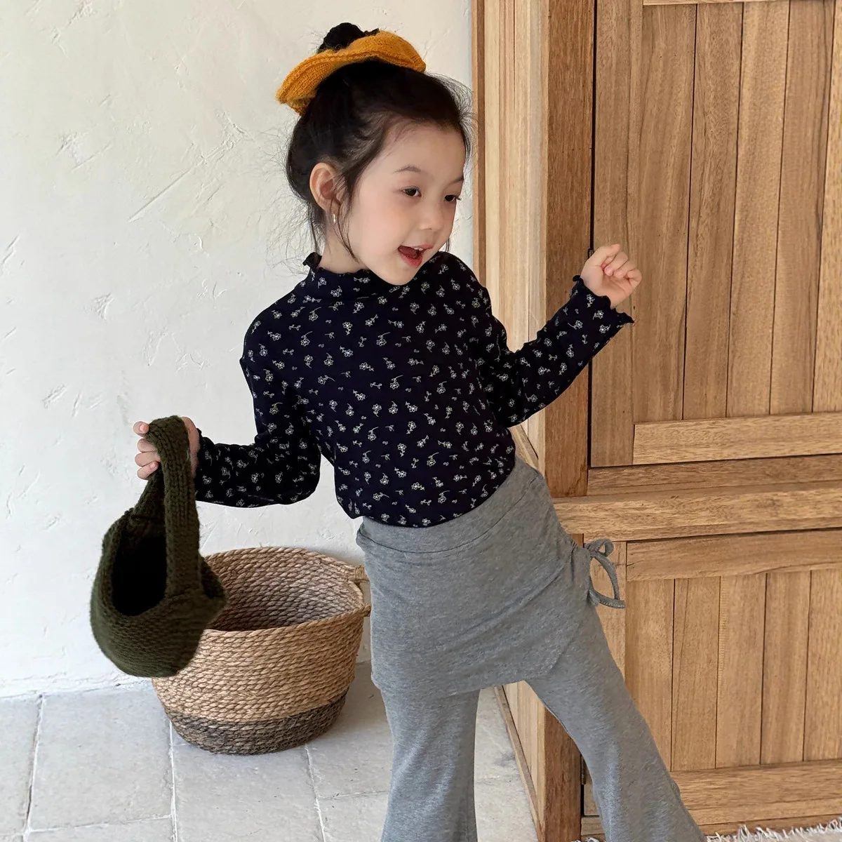 

Girls Autumn and Winter New Korean Retro Floral Base Shirt Sweet and Cute Daily Casual Versatile Temperament Wear