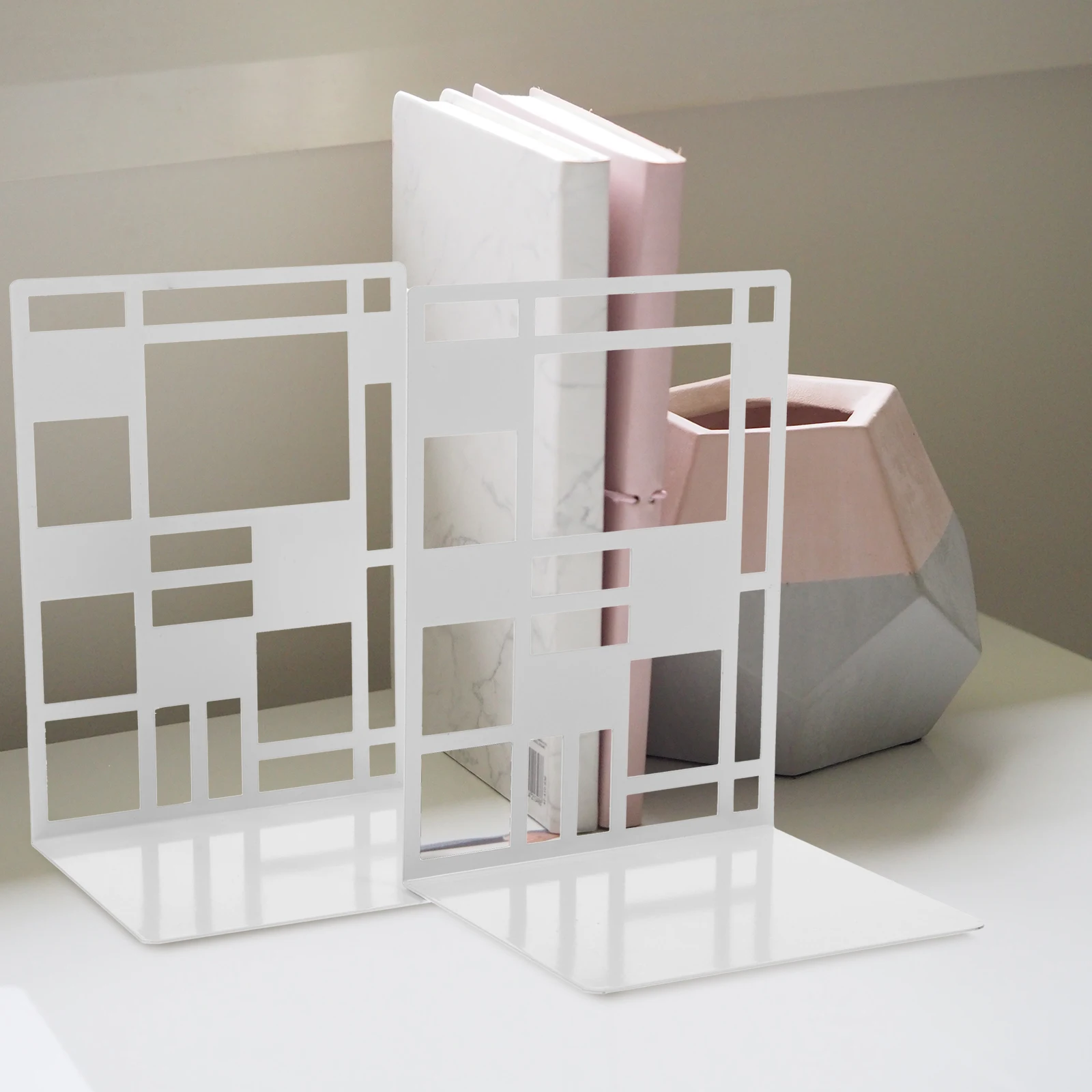 

2Pcs Metal Bookends Decorative Sturdy Book Holders for Desk Shelf Home Office Study File Organizer Book Stand Bookstand