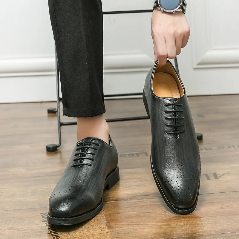 Summer men plus size Blok shoes with brushed stripes and carved patterns breathable and comfortable British business dress shoes