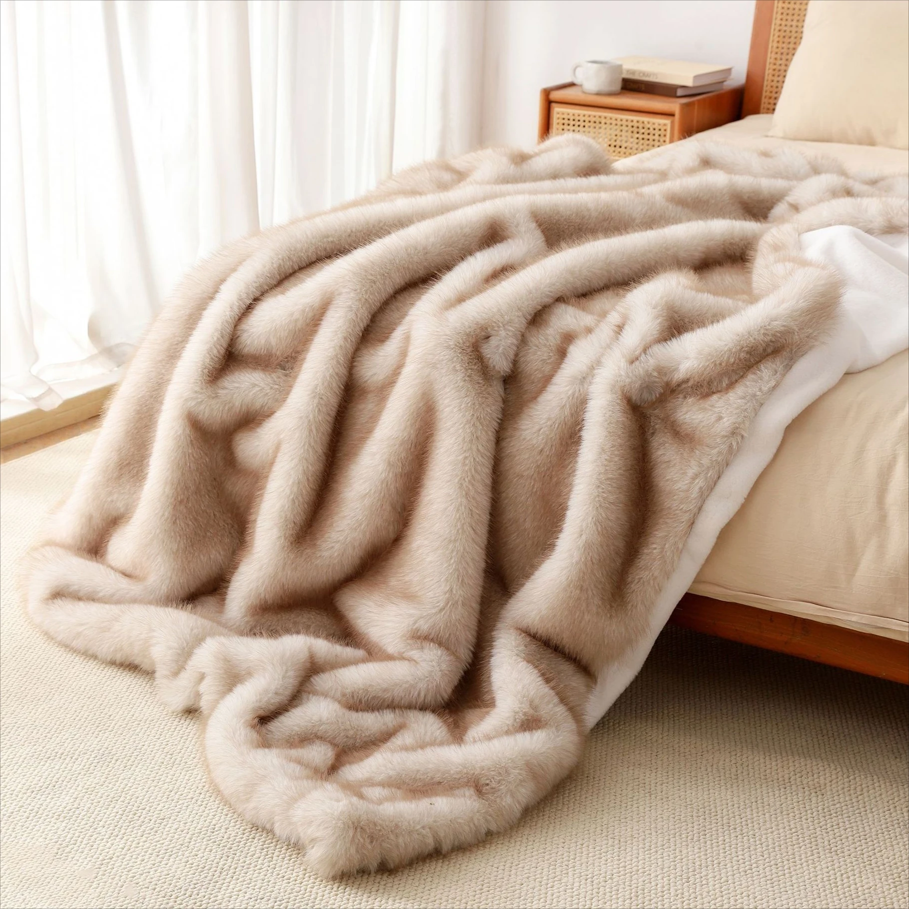 Luxury Fluffy Faux Fox Fur Blanket High Quality Soft Warm Faux Fur Throws Blanket for Sofa Bed Double Layer Plush Winter Blanket